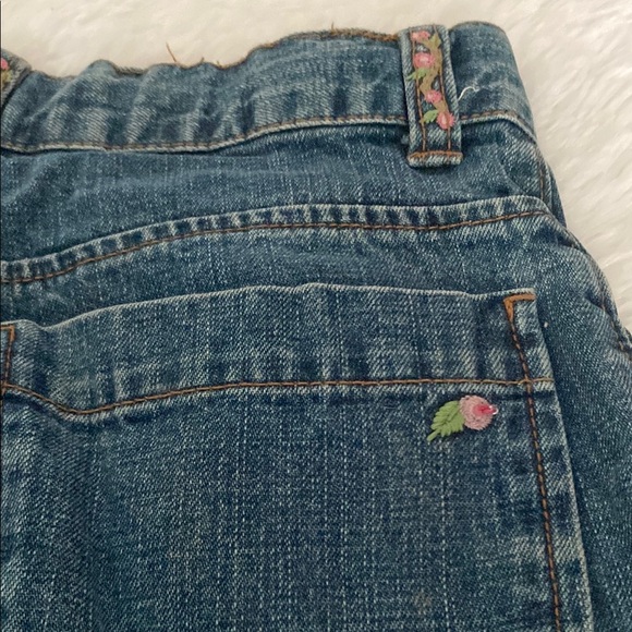 GAP Girl’s Capri Jeans with Floral Embroidery - Picture 4 of 5